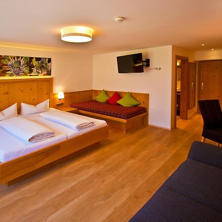 Landhotel Rauchenwalderhof Mayrhofen Exteriör bild