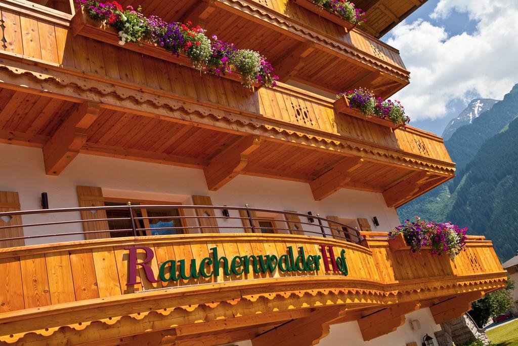 Landhotel Rauchenwalderhof Mayrhofen Exteriör bild